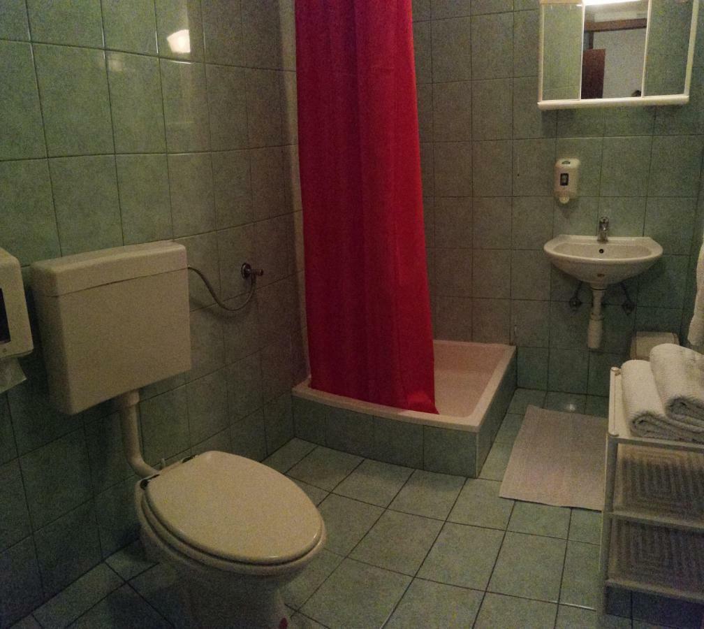 Kavana I Sobe Monika Hotel Grabrovnik Buitenkant foto