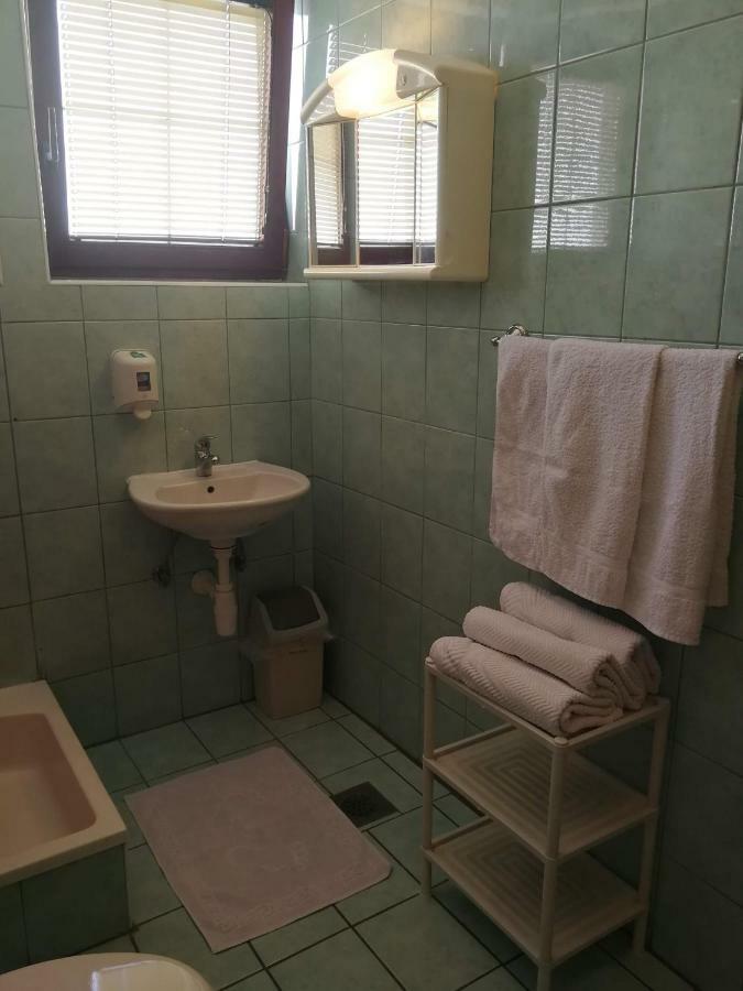 Kavana I Sobe Monika Hotel Grabrovnik Buitenkant foto