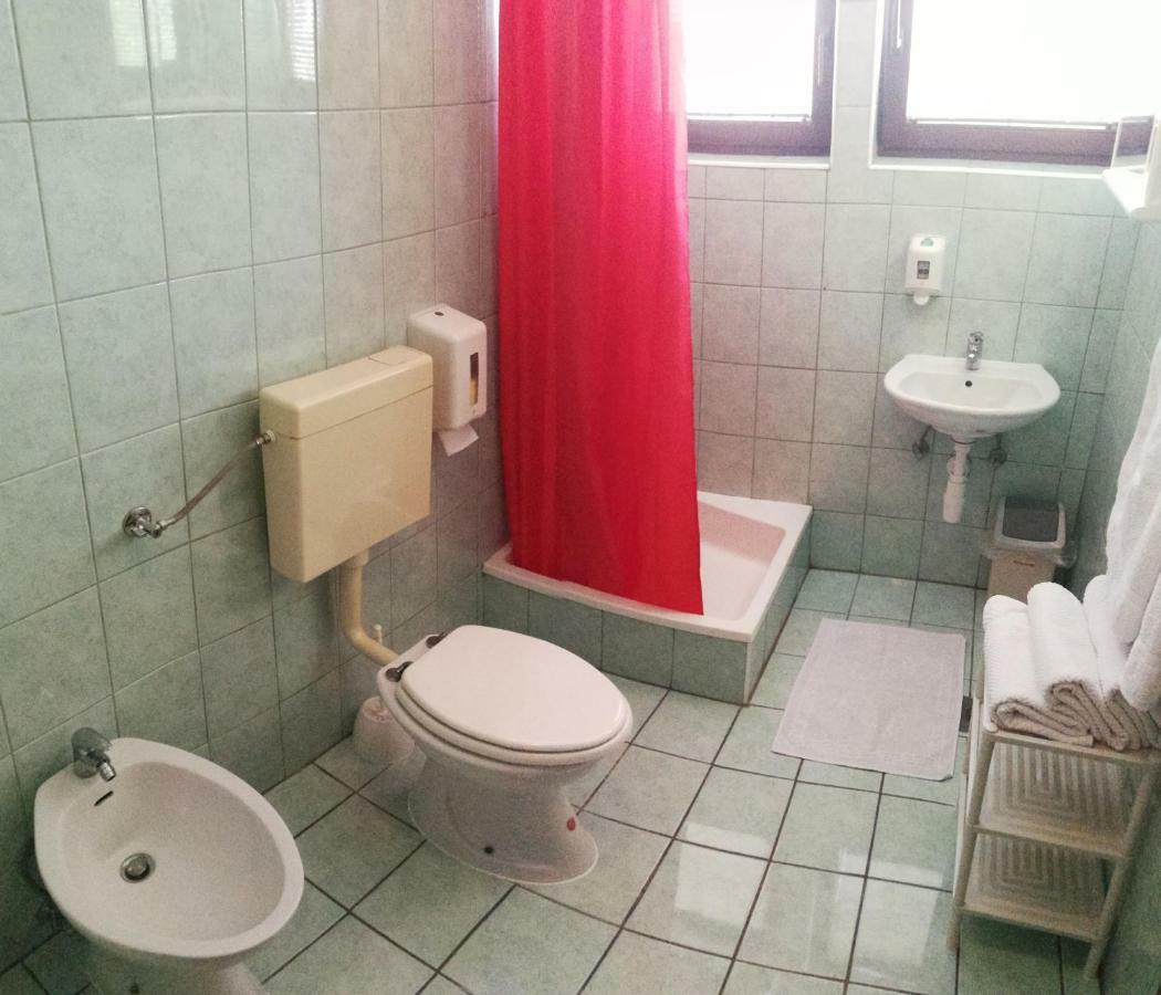 Kavana I Sobe Monika Hotel Grabrovnik Buitenkant foto